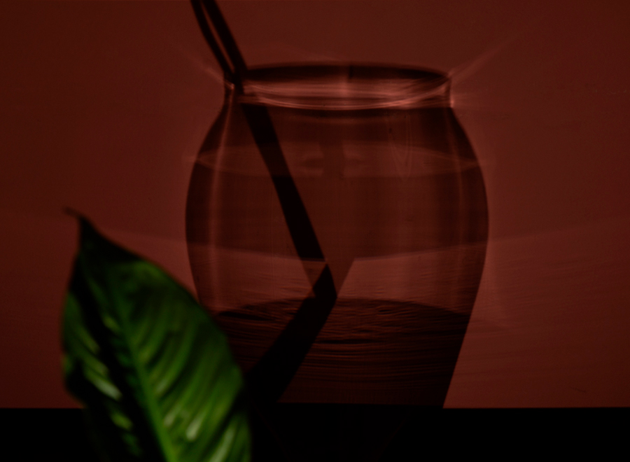 02 Μετά πρόσεξα ότι η διάθλαση έριχνε μια περίεργη σκιά στον τοίχο